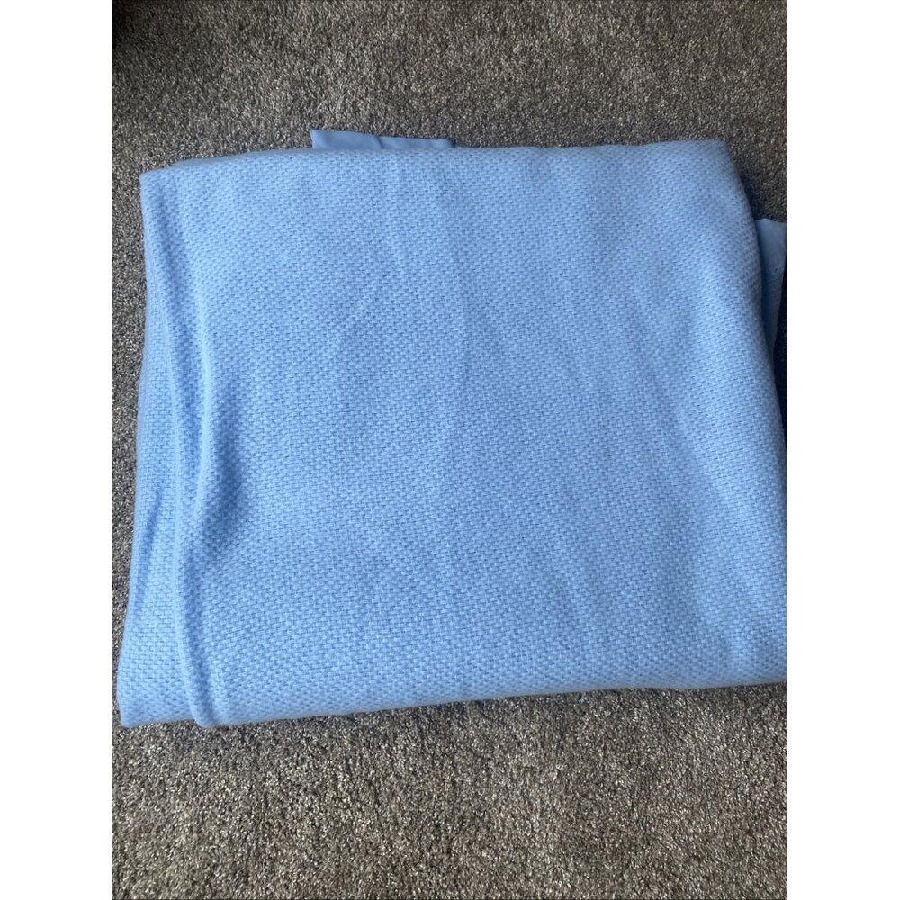 Vintage Faribo Stain Trim Blanket Blue 97"x 92" Full Queen Bedding Made in USA
